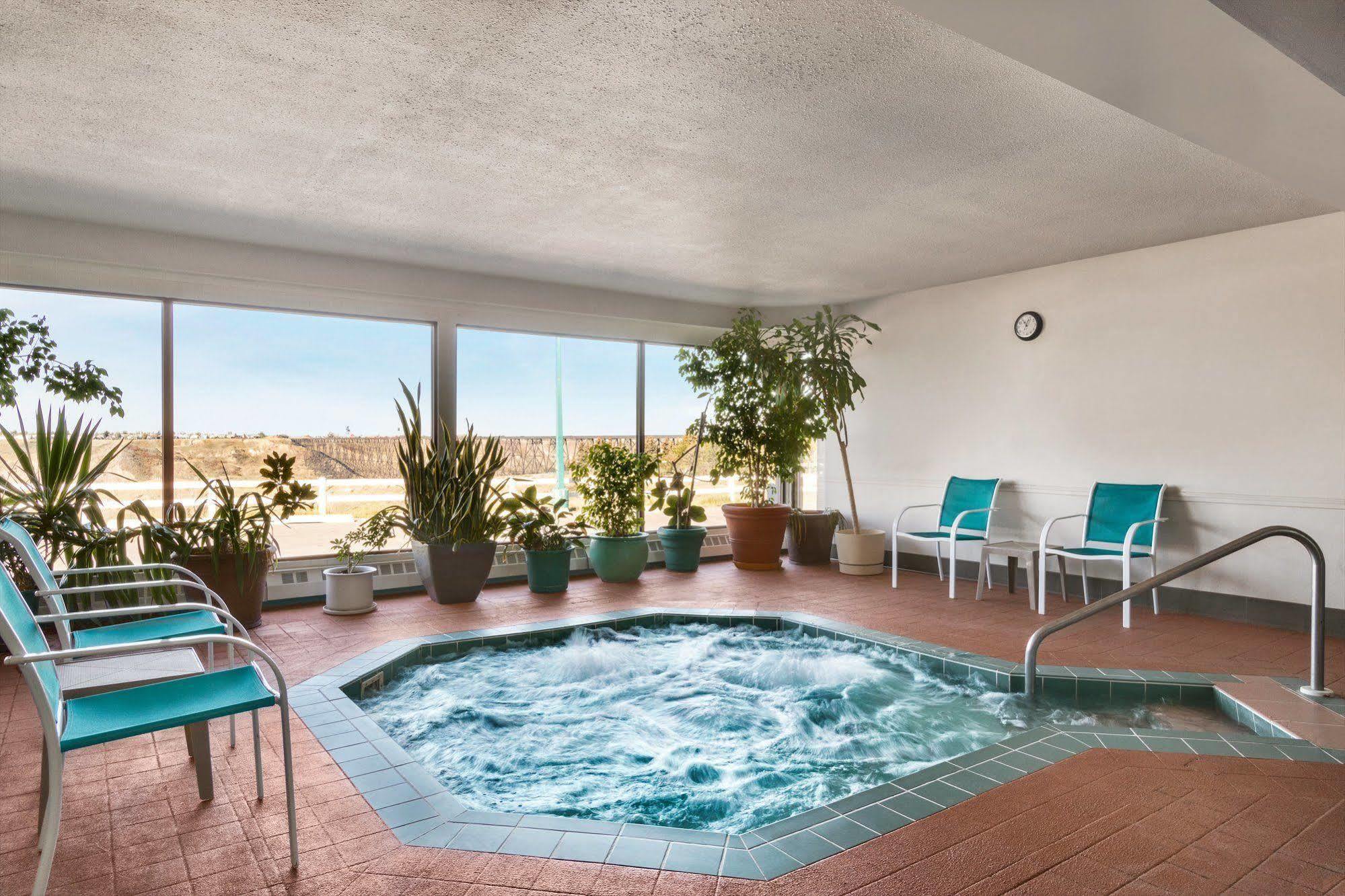 Days Inn By Wyndham Lethbridge Buitenkant foto